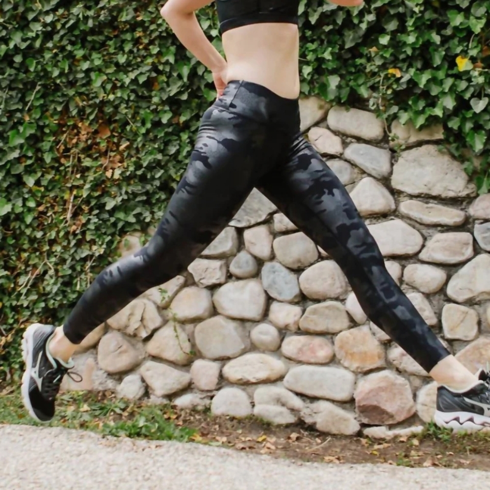 Ar-33 Mid Rise Legging in Black Camo Pattern XL‎